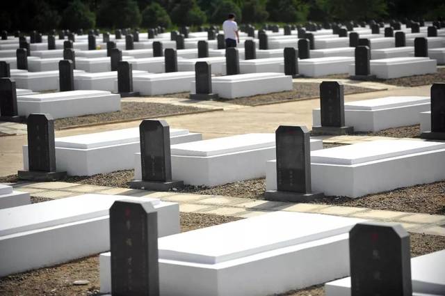 東風革命烈士陵園